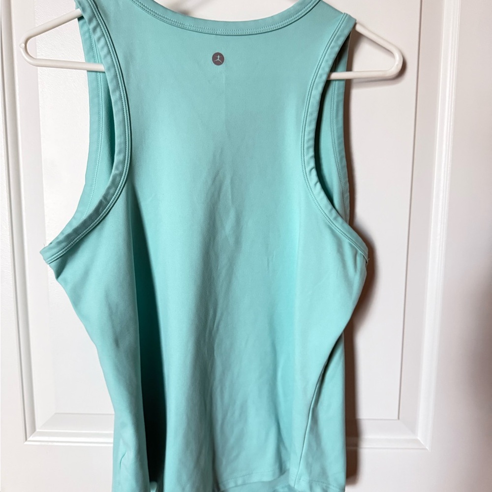 Danskin 2 Pack Aqua and Lilac Moisture Wicking Tank Tops Size Medium - Picture 4 of 8